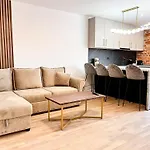 November Apartment - Newly Renovated Central Apartment Near Theatre, Old Town