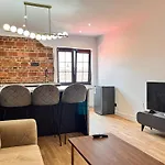 November Apartment - Newly Renovated Central Apartment Near Theatre, Old Town