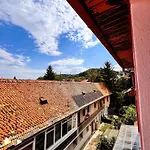 November Apartment - Newly Renovated Central Apartment Near Theatre, Old Town