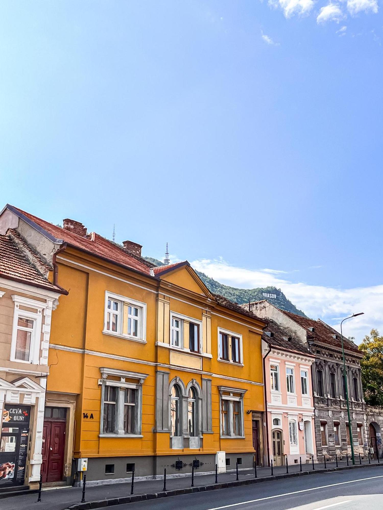 November - Newly Renovated Near Theatre, Old Town Apartament *