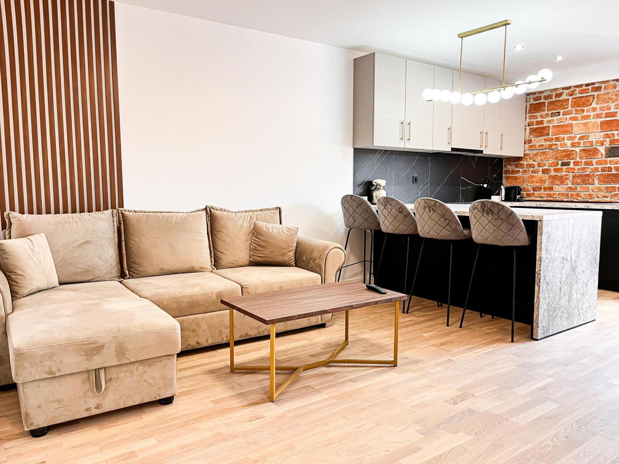November - Newly Renovated Near Theatre, Old Town *
