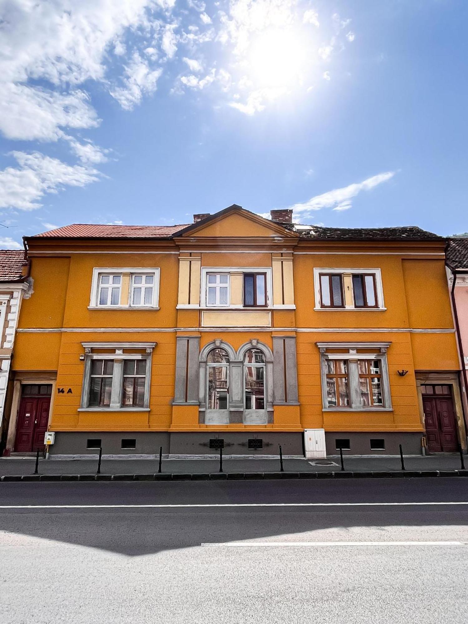 November - Newly Renovated Near Theatre, Old Town Apartament